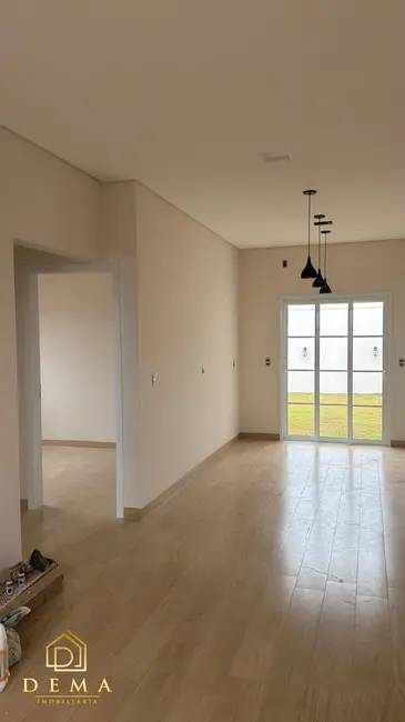 Casa à venda em Toledo - PR - imagem 2 Foto 2 de Casa à venda em Toledo - PR