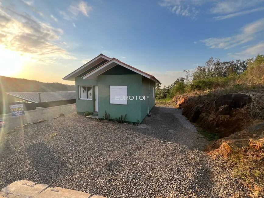 Casa com 2 quartos à venda, 42m2 em Centro, Monte Belo Do Sul - RS - imagem 2 Foto 2 de Casa com 2 quartos à venda, 42m2 em Centro, Monte Belo Do Sul - RS