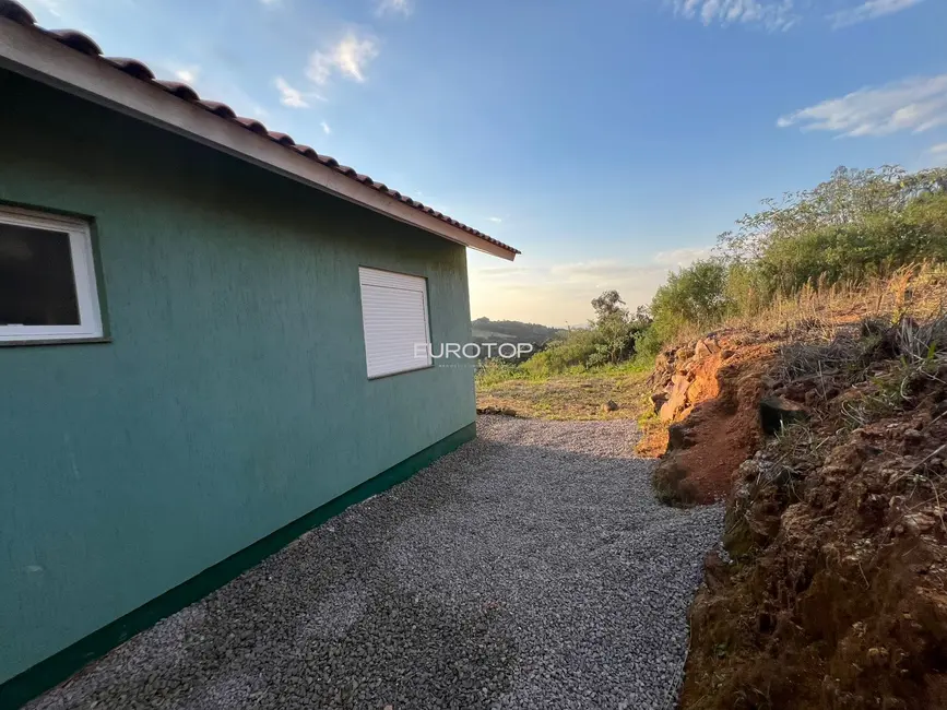 Casa com 2 quartos à venda, 42m2 em Centro, Monte Belo Do Sul - RS - imagem 3 Foto 3 de Casa com 2 quartos à venda, 42m2 em Centro, Monte Belo Do Sul - RS