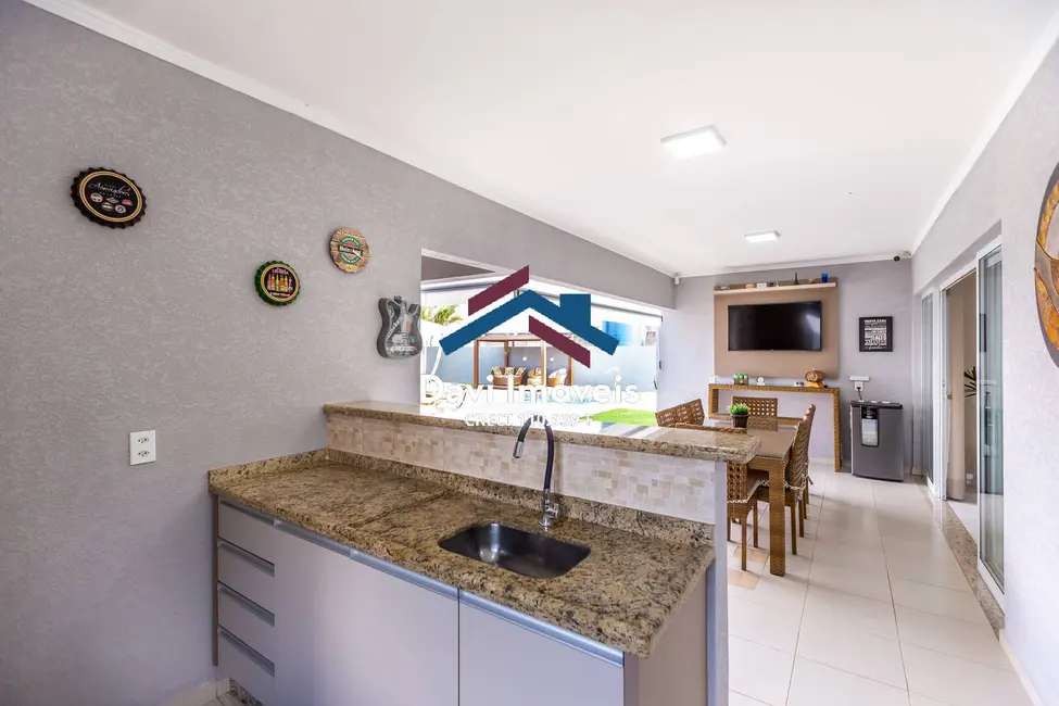 Foto 3 de Casa com 3 quartos à venda, 1000m2 em Loteamento Fazenda Santana, Atibaia - SP