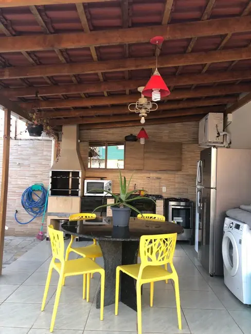 Sobrado com 4 quartos à venda, 500m2 em Jardim Guaraituba, Paranagua - PR - imagem 5 Foto 5 de Sobrado com 4 quartos à venda, 500m2 em Jardim Guaraituba, Paranagua - PR