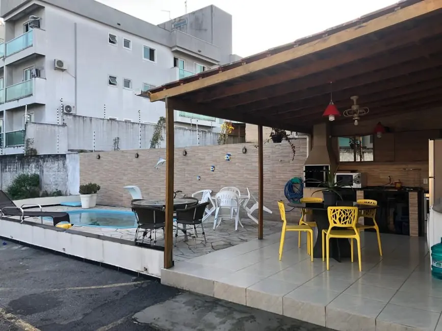 Sobrado com 4 quartos à venda, 500m2 em Jardim Guaraituba, Paranagua - PR - imagem 4 Foto 4 de Sobrado com 4 quartos à venda, 500m2 em Jardim Guaraituba, Paranagua - PR