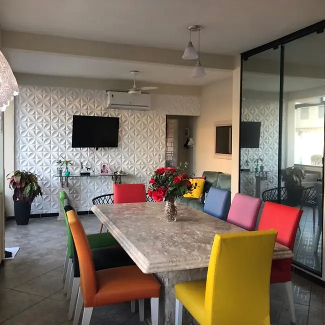 Sobrado com 4 quartos à venda, 500m2 em Jardim Guaraituba, Paranagua - PR - imagem 6 Foto 6 de Sobrado com 4 quartos à venda, 500m2 em Jardim Guaraituba, Paranagua - PR