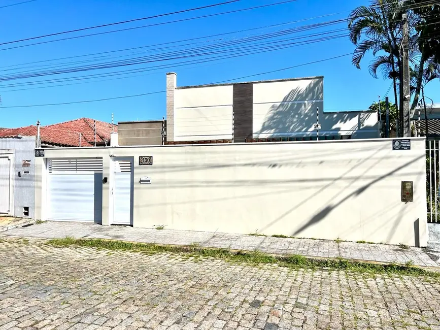 Foto 1 de Casa com 3 quartos para alugar, 300m2 em Tuiuti, Paranagua - PR