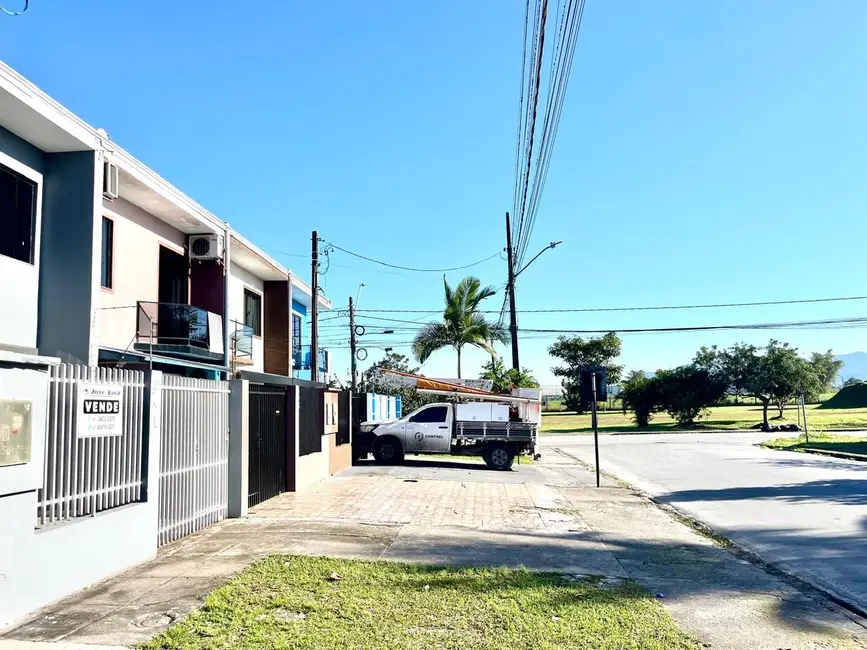 Sobrado com 3 quartos à venda, 95m2 em Paranagua - PR - imagem 2 Foto 2 de Sobrado com 3 quartos à venda, 95m2 em Paranagua - PR