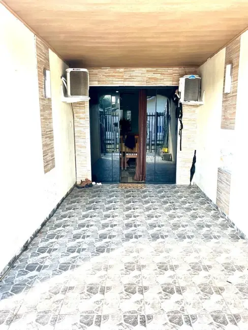 Casa com 3 quartos à venda, 152m2 em Costeira, Paranagua - PR - imagem 4 Foto 4 de Casa com 3 quartos à venda, 152m2 em Costeira, Paranagua - PR