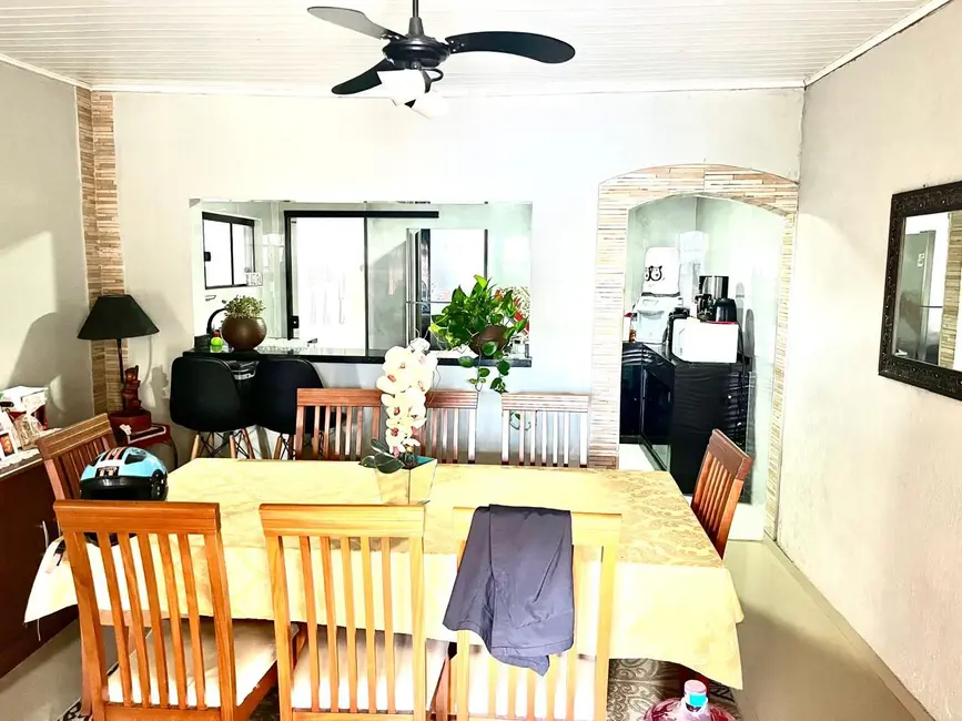 Casa com 3 quartos à venda, 152m2 em Costeira, Paranagua - PR - imagem 5 Foto 5 de Casa com 3 quartos à venda, 152m2 em Costeira, Paranagua - PR