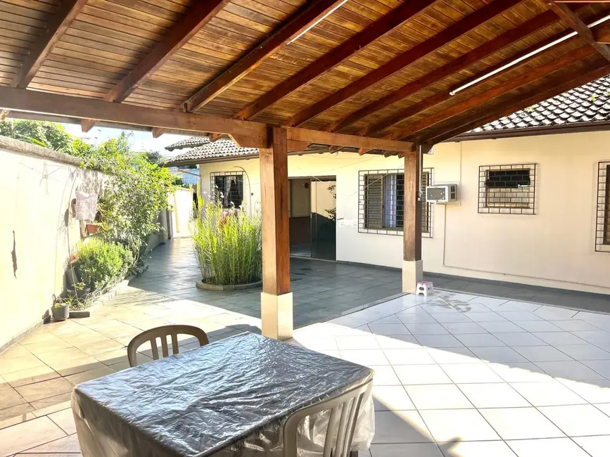 Casa com 2 quartos à venda, 150m2 em Correia Velho, Paranagua - PR - imagem 9 Foto 9 de Casa com 2 quartos à venda, 150m2 em Correia Velho, Paranagua - PR