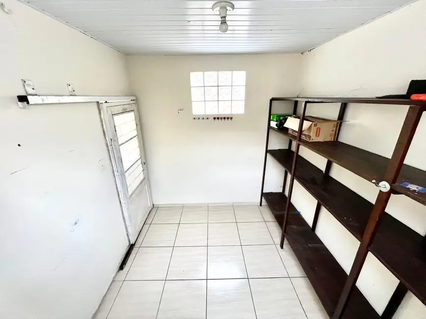 Casa com 3 quartos para alugar, 150m2 em Vila Itiberê, Paranagua - PR - imagem 5 Foto 5 de Casa com 3 quartos para alugar, 150m2 em Vila Itiberê, Paranagua - PR