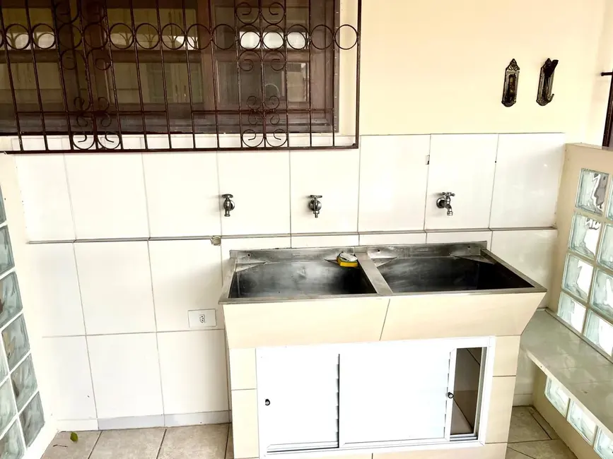 Casa com 3 quartos para alugar, 150m2 em Vila Itiberê, Paranagua - PR - imagem 7 Foto 7 de Casa com 3 quartos para alugar, 150m2 em Vila Itiberê, Paranagua - PR