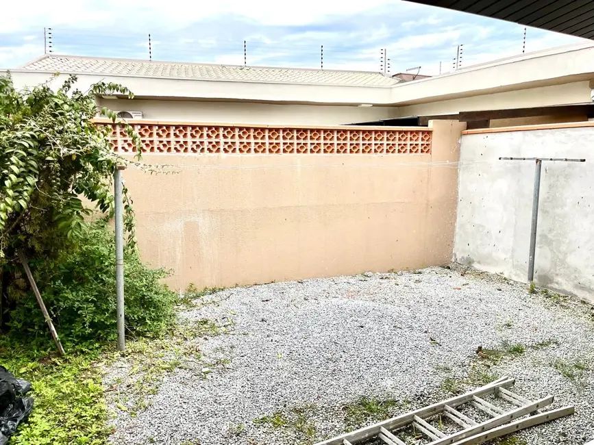Casa com 3 quartos para alugar, 150m2 em Vila Itiberê, Paranagua - PR - imagem 8 Foto 8 de Casa com 3 quartos para alugar, 150m2 em Vila Itiberê, Paranagua - PR