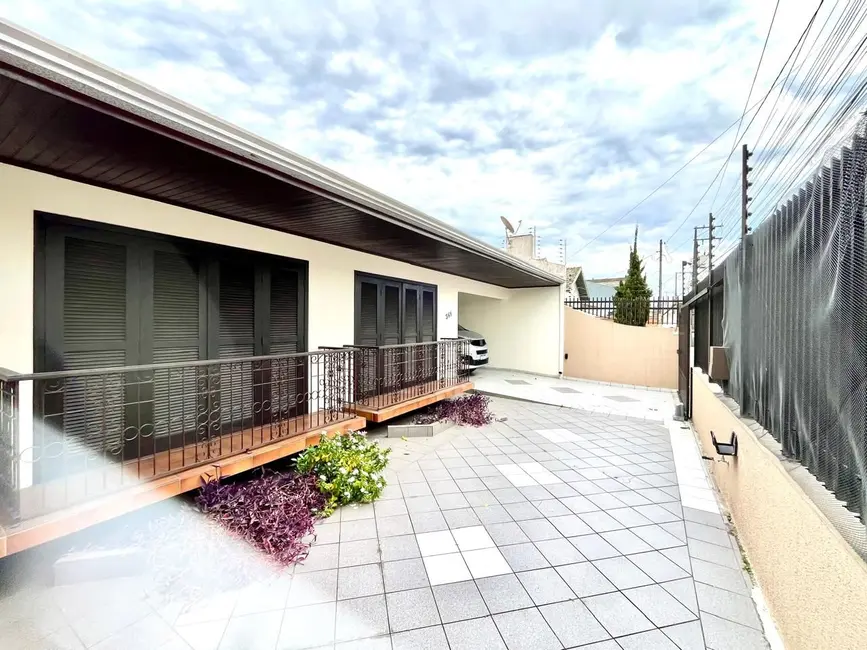 Casa com 3 quartos para alugar, 150m2 em Vila Itiberê, Paranagua - PR - imagem 4 Foto 4 de Casa com 3 quartos para alugar, 150m2 em Vila Itiberê, Paranagua - PR