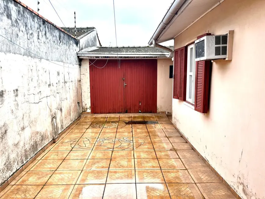 Casa com 3 quartos à venda, 100m2 em Paranagua - PR - imagem 4 Foto 4 de Casa com 3 quartos à venda, 100m2 em Paranagua - PR