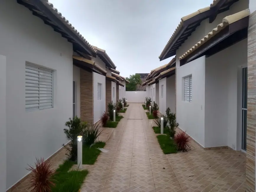 Foto 1 de Casa de Condomínio com 2 quartos à venda, 125m2 em Itanhaem - SP