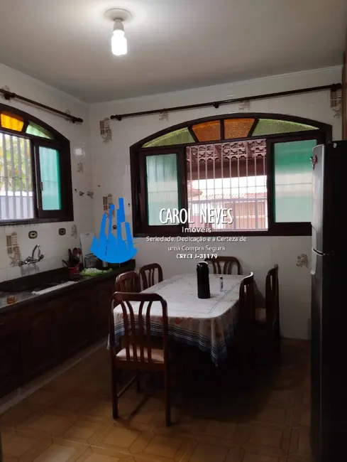 Casa com 6 quartos à venda e para alugar, 180m2 em Mongagua - SP - imagem 8 Foto 8 de Casa com 6 quartos à venda e para alugar, 180m2 em Mongagua - SP
