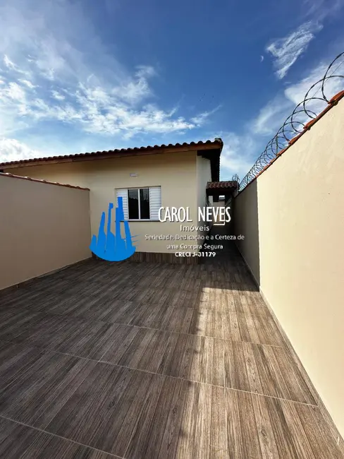 Casa com 2 quartos à venda, 66m2 em Itanhaem - SP - imagem 2 Foto 2 de Casa com 2 quartos à venda, 66m2 em Itanhaem - SP
