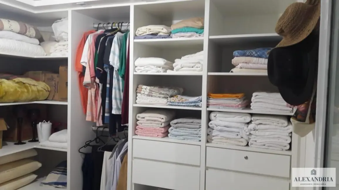 Casa com 4 quartos à venda, 800m2 em Sambaqui, Florianopolis - SC - imagem 9 Foto 9 de Casa com 4 quartos à venda, 800m2 em Sambaqui, Florianopolis - SC