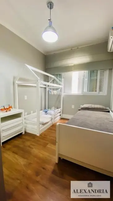 Apartamento com 4 quartos à venda, 230m2 em Centro, Florianopolis - SC - imagem 3 Foto 3 de Apartamento com 4 quartos à venda, 230m2 em Centro, Florianopolis - SC