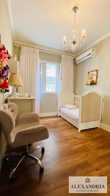 Apartamento com 4 quartos à venda, 230m2 em Centro, Florianopolis - SC - imagem 5 Foto 5 de Apartamento com 4 quartos à venda, 230m2 em Centro, Florianopolis - SC