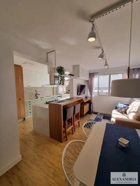 Apartamento com 2 quartos à venda, 76m2 em Centro, Florianopolis - SC - imagem 4 Foto 4 de Apartamento com 2 quartos à venda, 76m2 em Centro, Florianopolis - SC