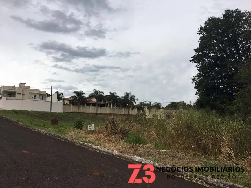 Foto 2 de Terreno / Lote à venda, 300m2 em Botucatu - SP
