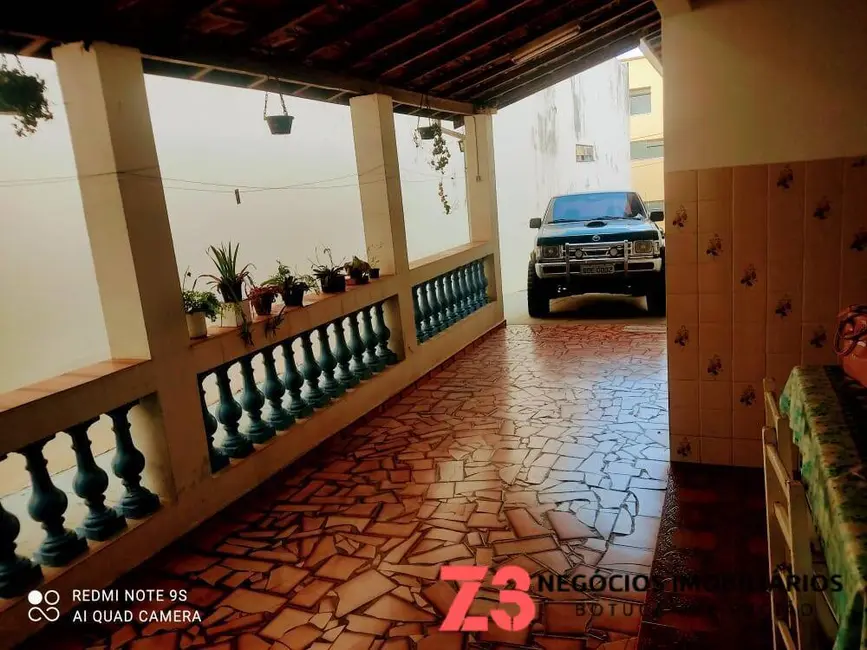 Foto 1 de Casa com 3 quartos à venda, 400m2 em Centro, Botucatu - SP