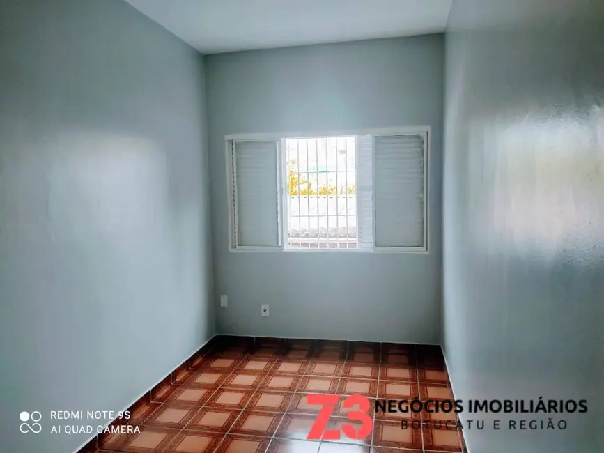 Foto 8 de Sobrado com 4 quartos à venda em Botucatu - SP