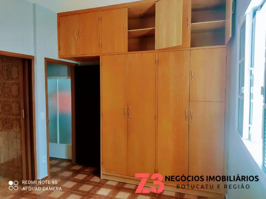 Foto 5 de Sobrado com 4 quartos à venda em Botucatu - SP