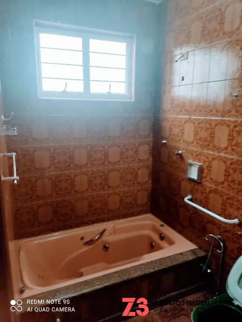 Foto 2 de Sobrado com 4 quartos à venda em Botucatu - SP