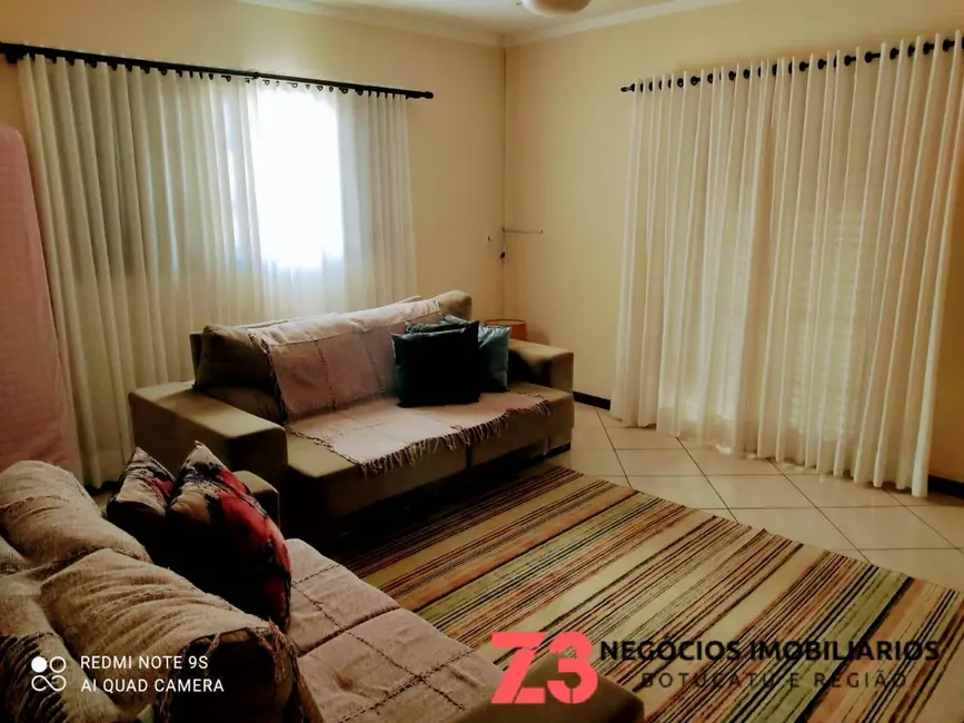 Foto 4 de Sobrado com 4 quartos à venda e para alugar, 151m2 em Vila Nogueira, Botucatu - SP