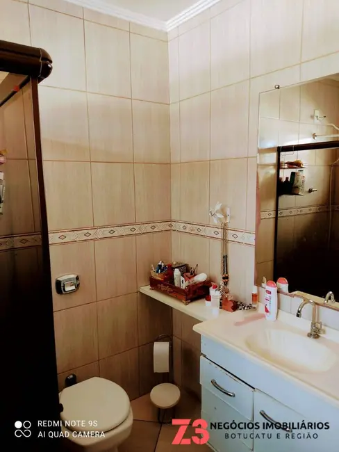Foto 3 de Sobrado com 4 quartos à venda e para alugar, 151m2 em Vila Nogueira, Botucatu - SP