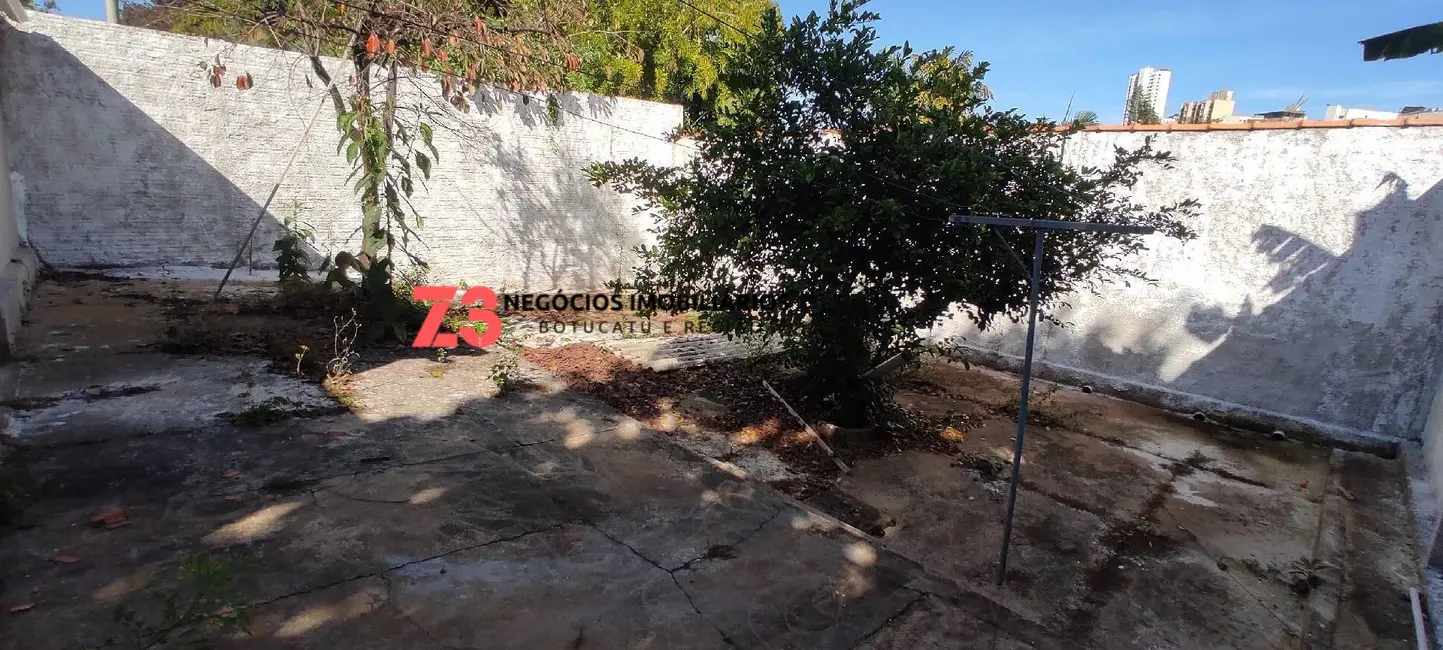 Foto 8 de Casa com 4 quartos à venda em Botucatu - SP
