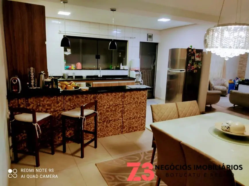 Foto 6 de Sobrado com 3 quartos à venda, 156m2 em Botucatu - SP