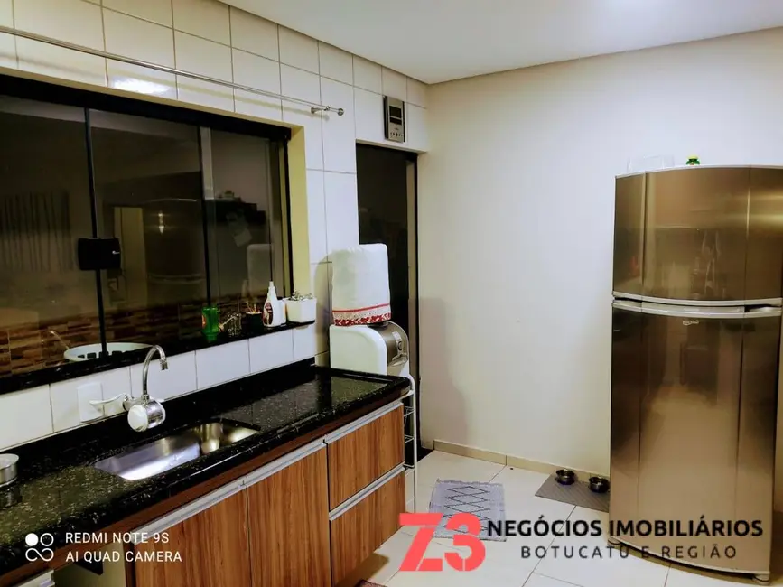 Foto 4 de Sobrado com 3 quartos à venda, 156m2 em Botucatu - SP