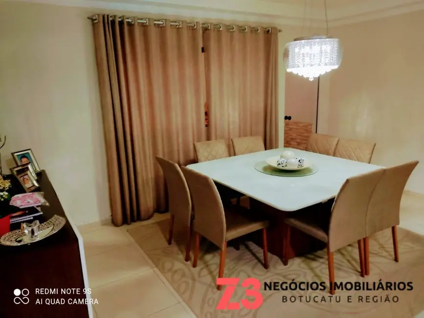 Foto 9 de Sobrado com 3 quartos à venda, 156m2 em Botucatu - SP