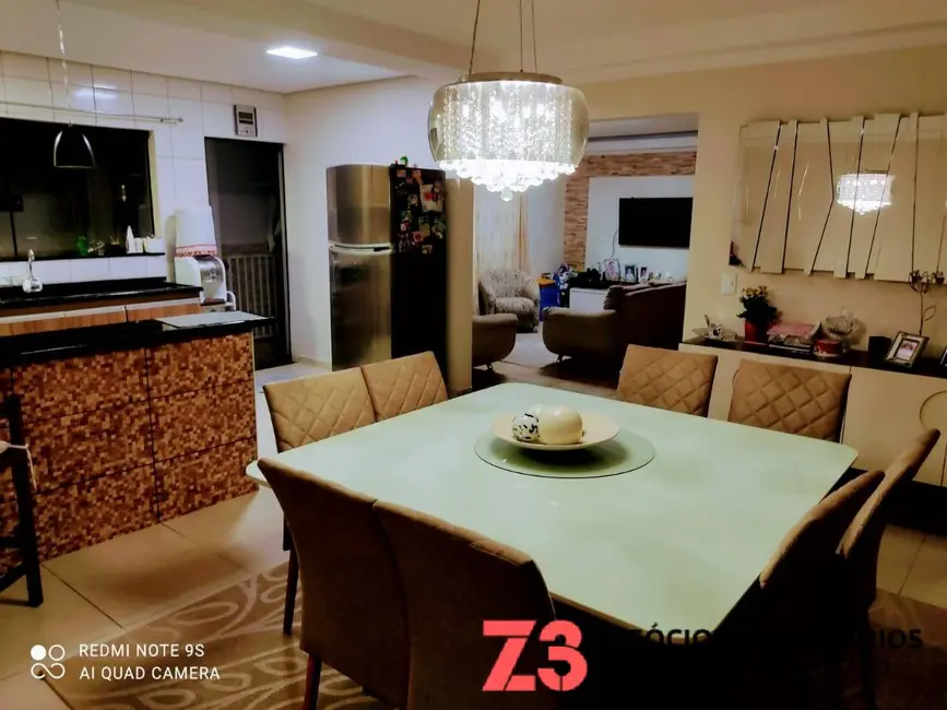 Foto 7 de Sobrado com 3 quartos à venda, 156m2 em Botucatu - SP