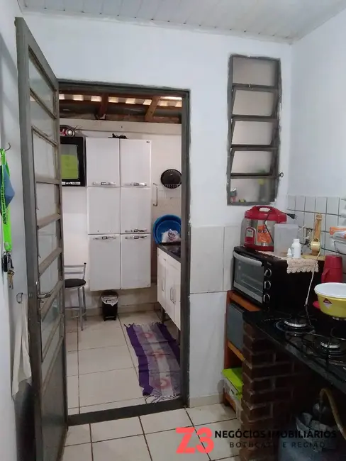 Foto 11 de Casa à venda, 250m2 em Botucatu - SP
