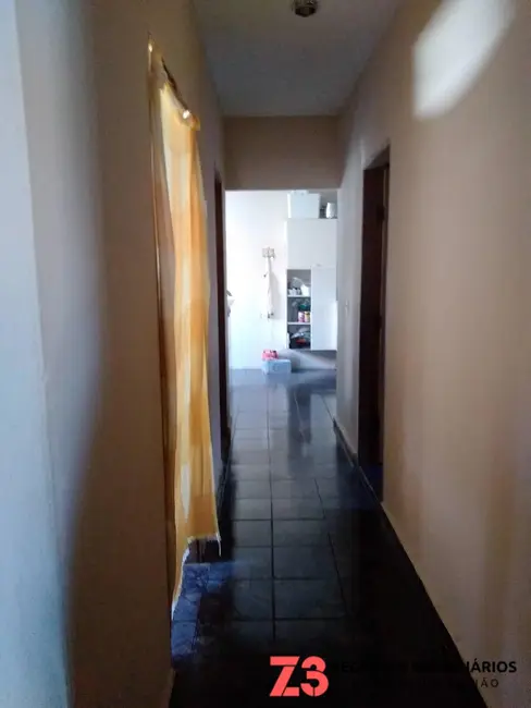Foto 4 de Casa com 3 quartos à venda, 360m2 em Jardim Aeroporto, Botucatu - SP