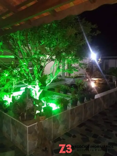 Foto 8 de Casa com 2 quartos à venda, 308m2 em Botucatu - SP