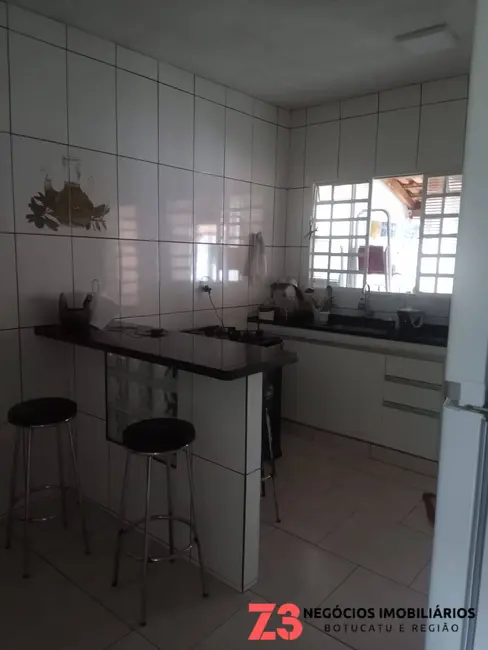 Foto 6 de Casa com 2 quartos à venda, 500m2 em Botucatu - SP