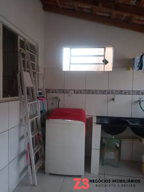 Foto 3 de Casa com 2 quartos à venda, 500m2 em Botucatu - SP