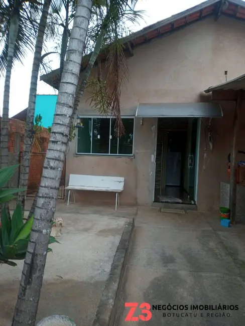 Foto 1 de Casa com 2 quartos à venda, 500m2 em Botucatu - SP