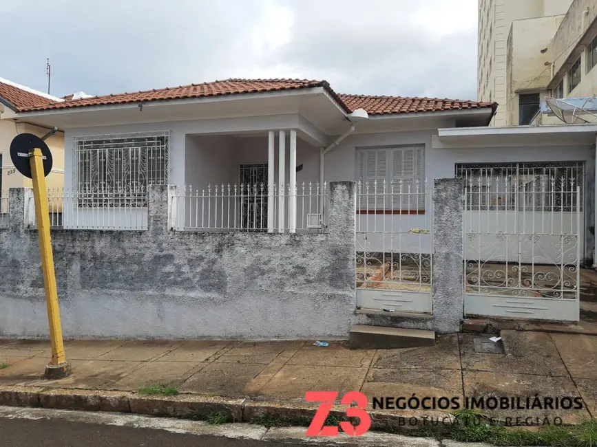 Foto 1 de Casa com 3 quartos para alugar em Centro, Botucatu - SP