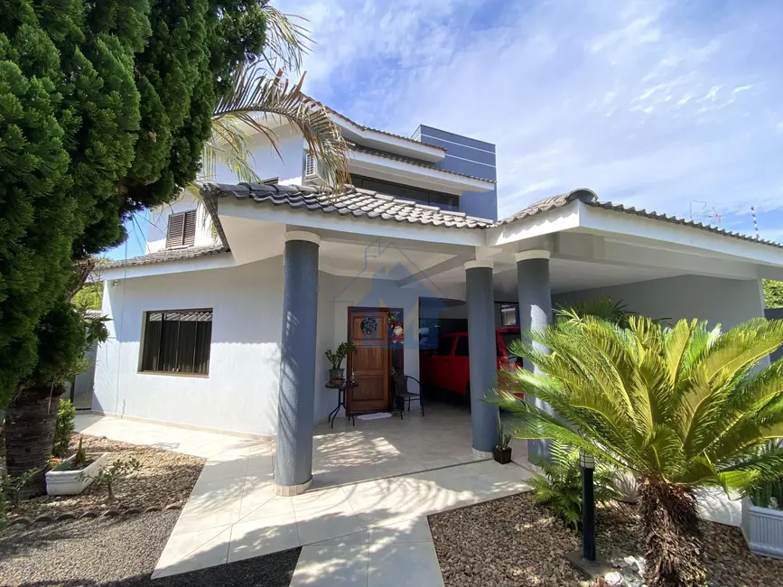 Foto 1 de Casa com 6 quartos à venda, 288m2 em Campos do Iguaçu, Foz Do Iguacu - PR