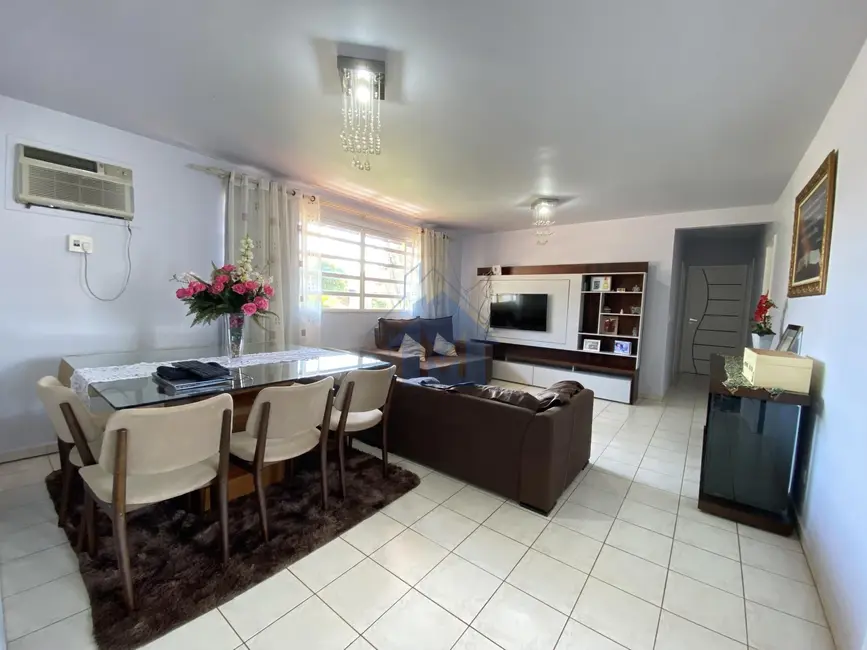 Casa de Condomínio com 4 quartos à venda, 200m2 em Jardim Eliza I, Foz Do Iguacu - PR - imagem 5 Foto 5 de Casa de Condomínio com 4 quartos à venda, 200m2 em Jardim Eliza I, Foz Do Iguacu - PR