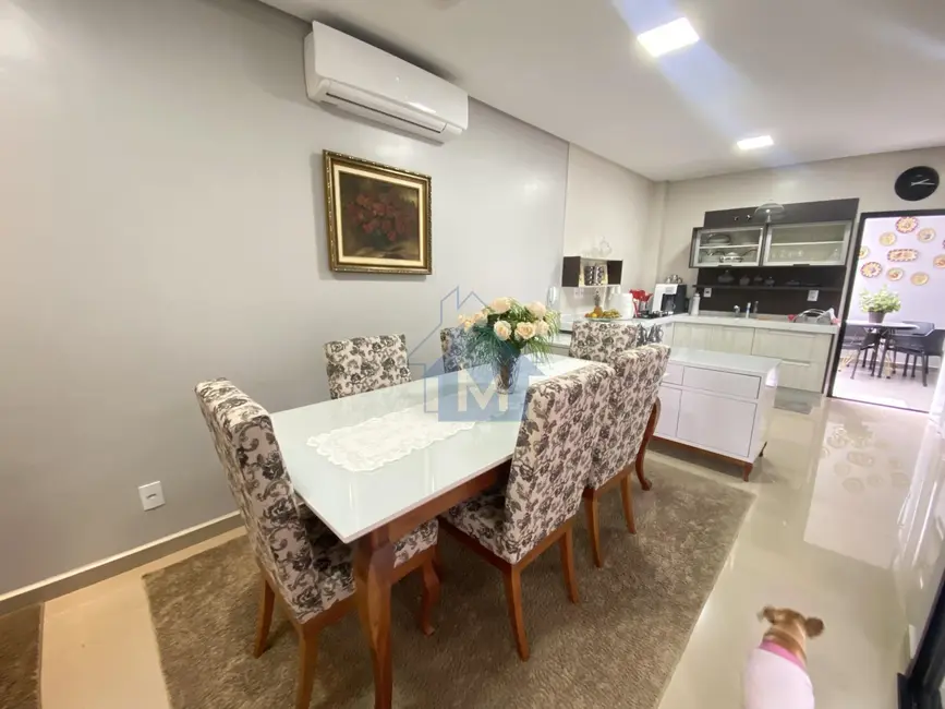 Casa com 3 quartos à venda, 118m2 em Foz Do Iguacu - PR - imagem 3 Foto 3 de Casa com 3 quartos à venda, 118m2 em Foz Do Iguacu - PR