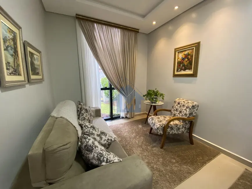 Foto 2 de Casa com 3 quartos à venda, 118m2 em Foz Do Iguacu - PR