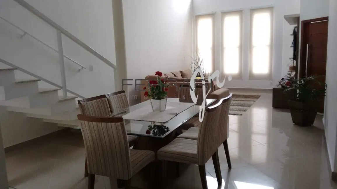 Foto 4 de Sobrado com 4 quartos à venda, 300m2 em Parque São Luís, Taubate - SP