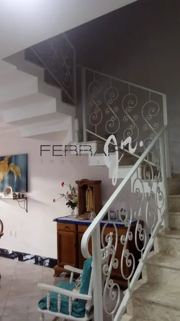 Foto 3 de Sobrado com 4 quartos à venda, 300m2 em Parque São Luís, Taubate - SP