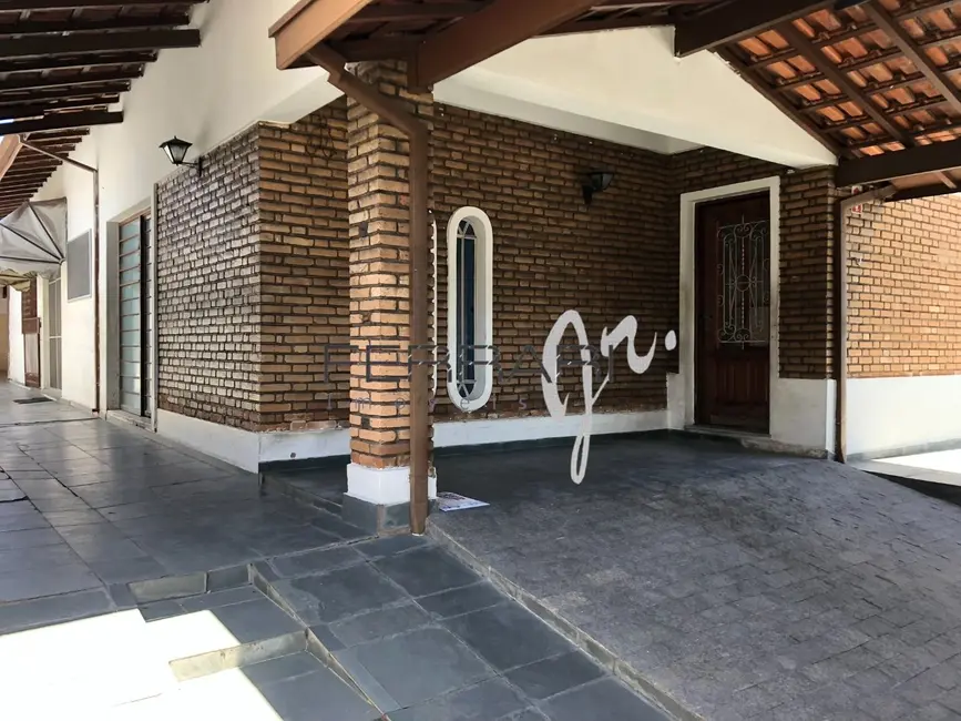 Foto 1 de Casa com 3 quartos para alugar, 200m2 em Centro, Taubate - SP